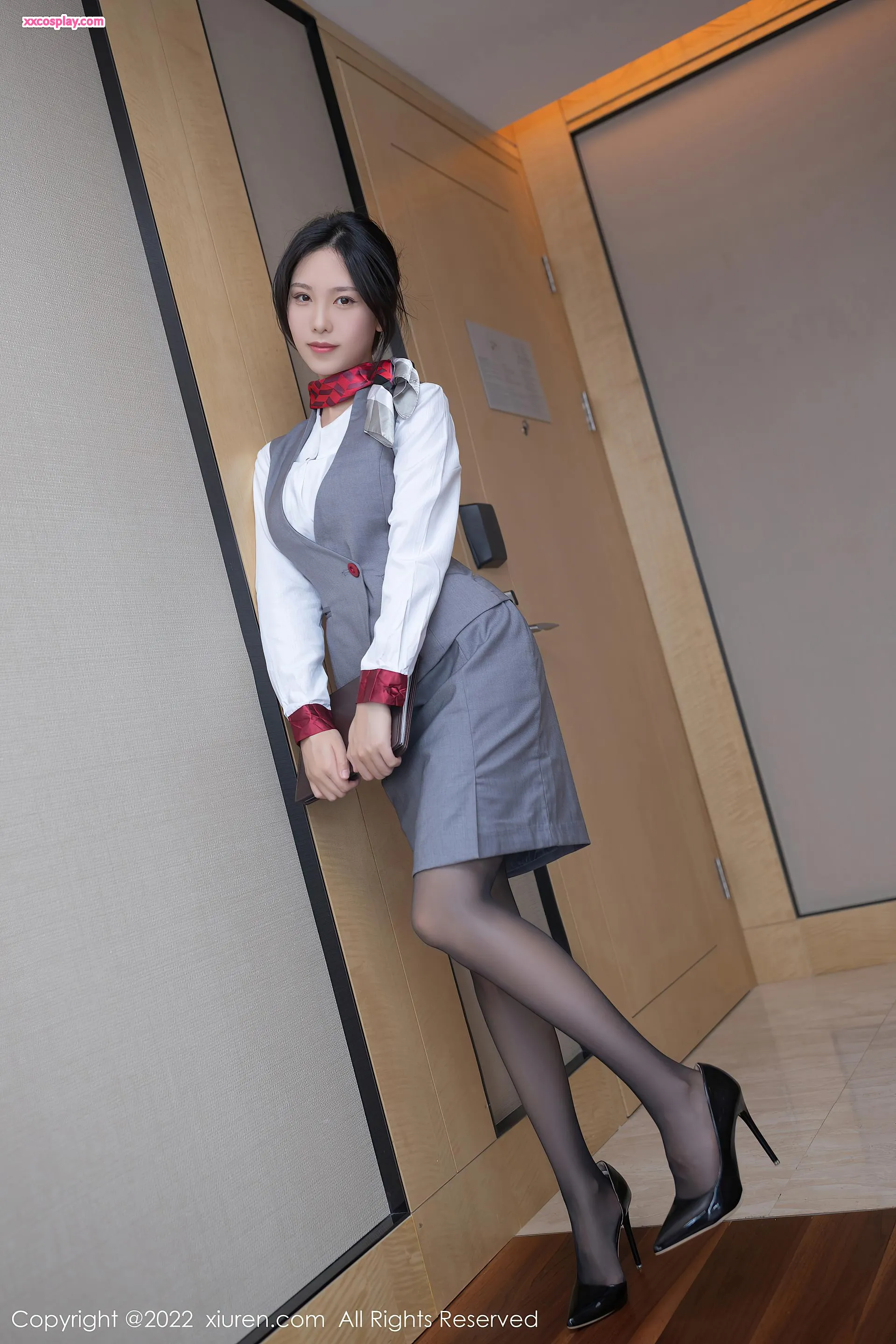 DouNiang LiShi: Seductive Office Lady in Sheer Lingerie
